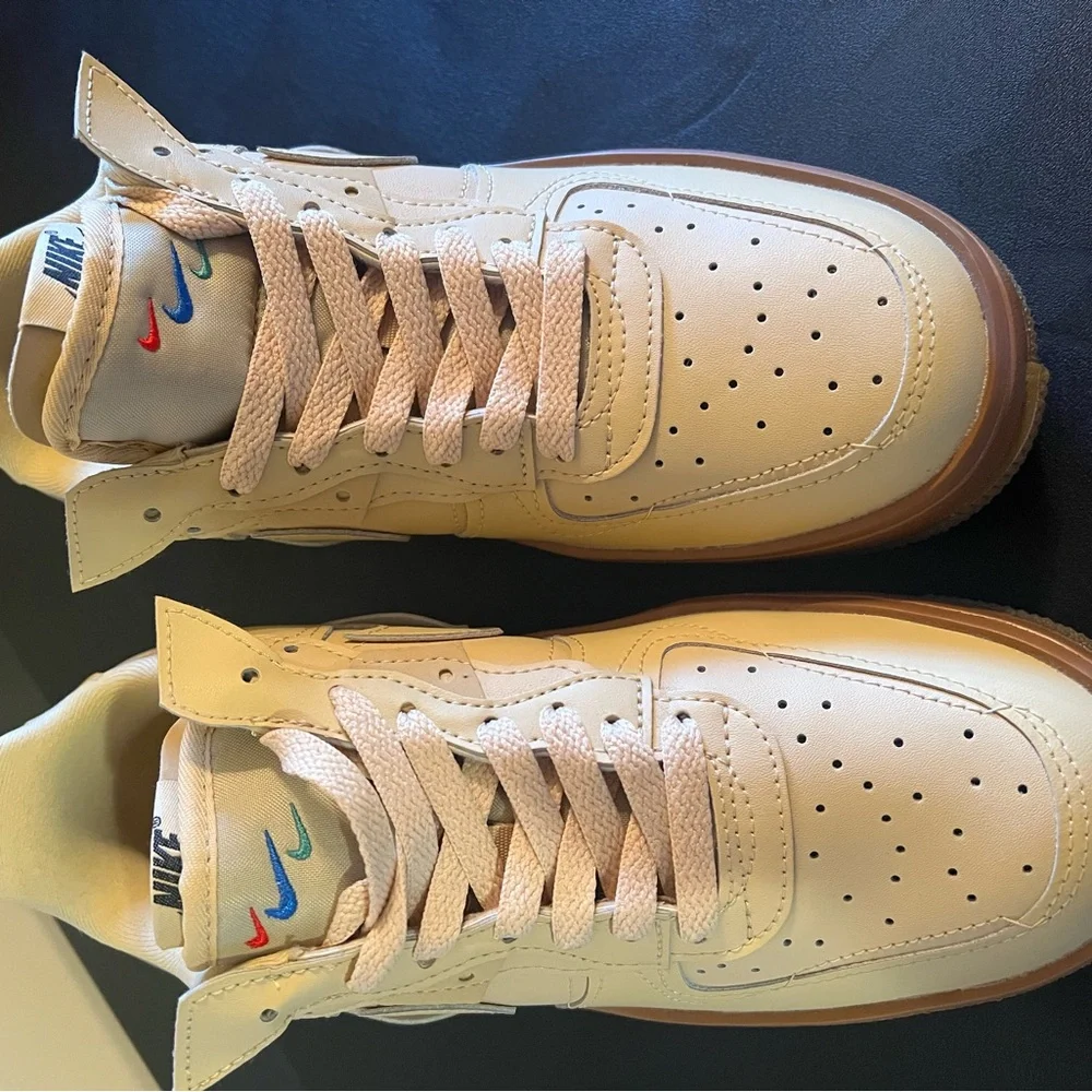 Nike Men’s Low-Top Sneakers in Cream with Gum Sole